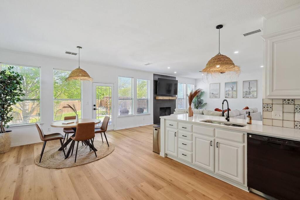 Sachse Wellness Oasis 5Br W Pool + Huge Yard + Fire Pit 빌라 외부 사진